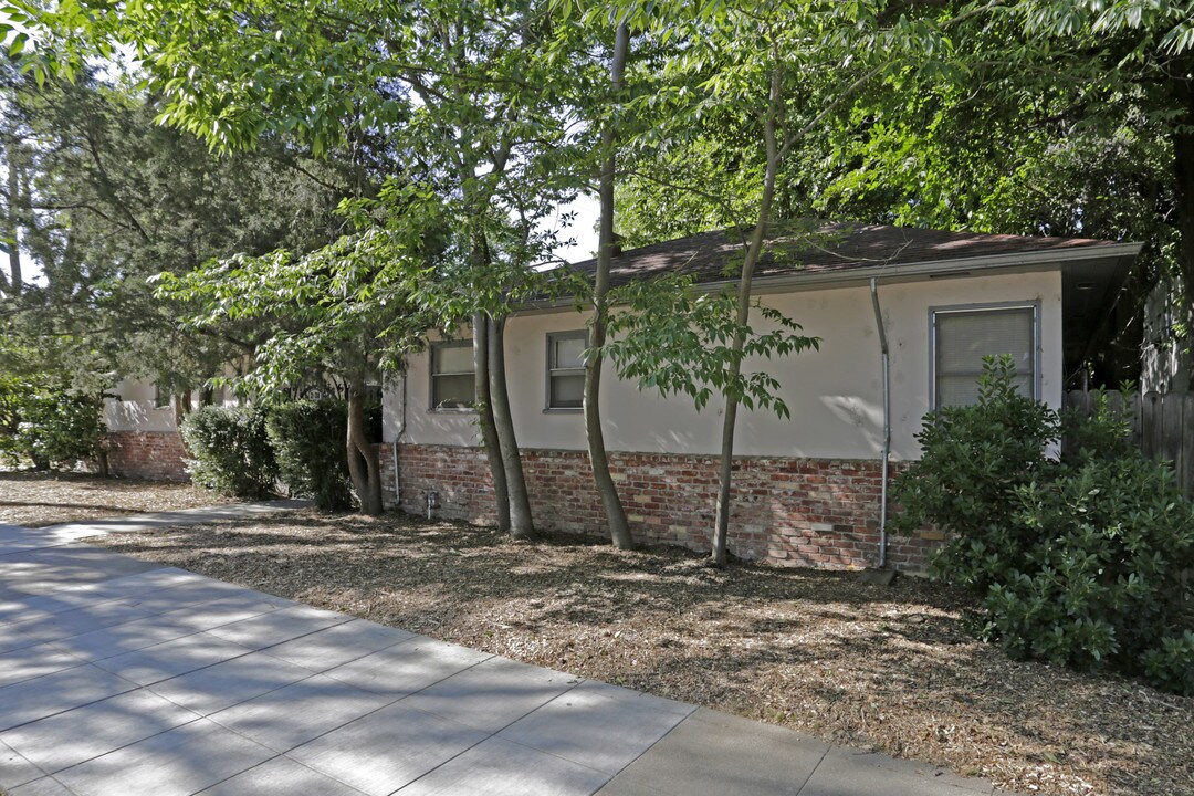 Dyson Apartments in Sacramento, CA - Foto de edificio