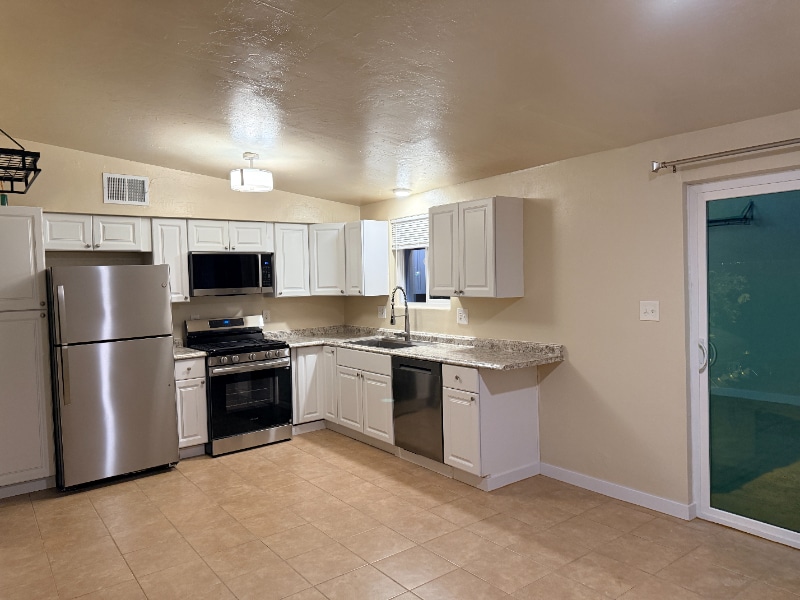 755 E Holaway Dr in Tucson, AZ - Building Photo