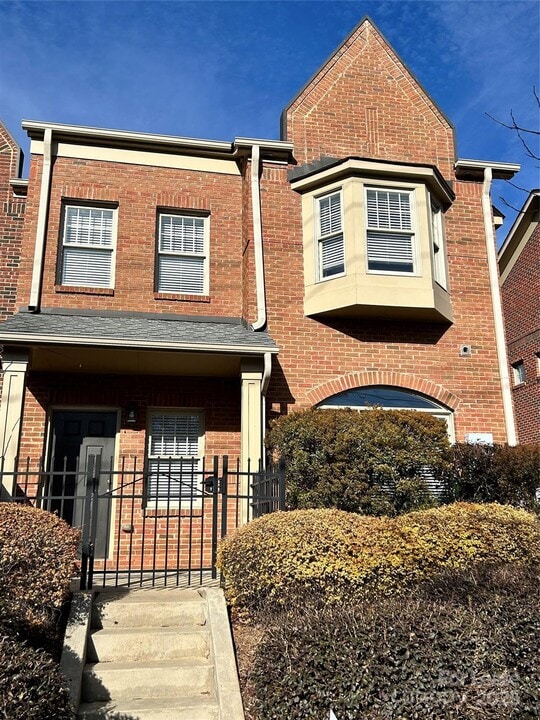 4670 Dabney Vigor Dr in Charlotte, NC - Building Photo