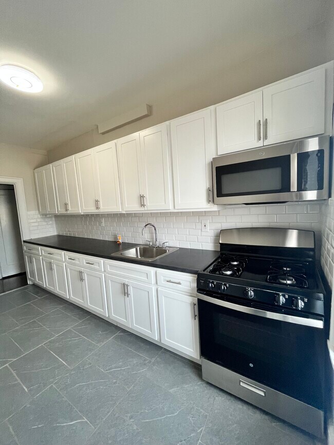 165 Sterling Ave, Unit 2R