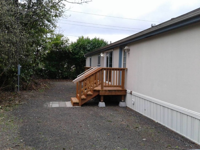 1724 Lincoln Ave SE in Port Orchard, WA - Building Photo - Building Photo