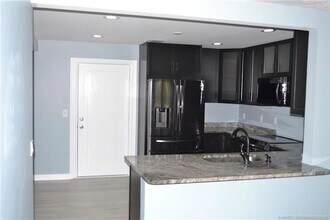 3489 NE Linda Dr in Jensen Beach, FL - Foto de edificio - Building Photo