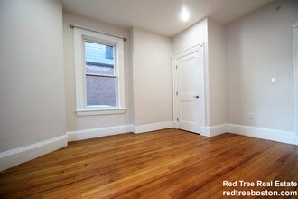 31 Harvard St, Unit 3 in Brookline, MA - Building Photo - Building Photo