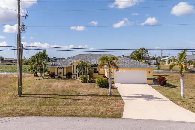 304 NW 12th Ln in Cape Coral, FL - Building Photo - Building Photo