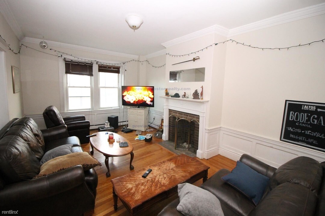 1657 Commonwealth Avenue-Unit -# GNC1 in Boston, MA - Building Photo