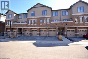1112 Fairway Rd N in Kitchener, ON - Building Photo