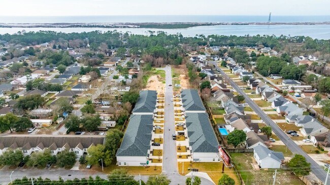 469 Westgate Wy in Mary Esther, FL - Building Photo - Building Photo