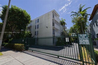 5838 SW 74th Ter in South Miami, FL - Building Photo - Building Photo