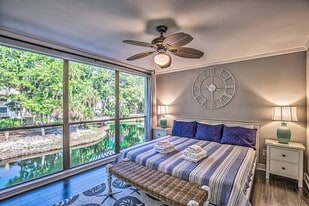 42 S Forest Beach Dr in Hilton Head Island, SC - Building Photo