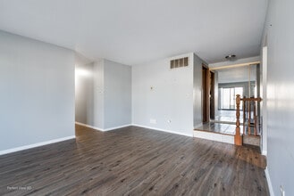 966 Cumberland Ct in Roselle, IL - Building Photo - Building Photo