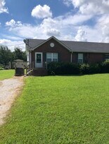 105 Underhill Dr, Unit 105 Underhill Rd. in Dickson, TN - Building Photo