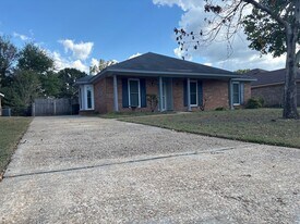 7105 Bentley Ct in Montgomery, AL - Building Photo