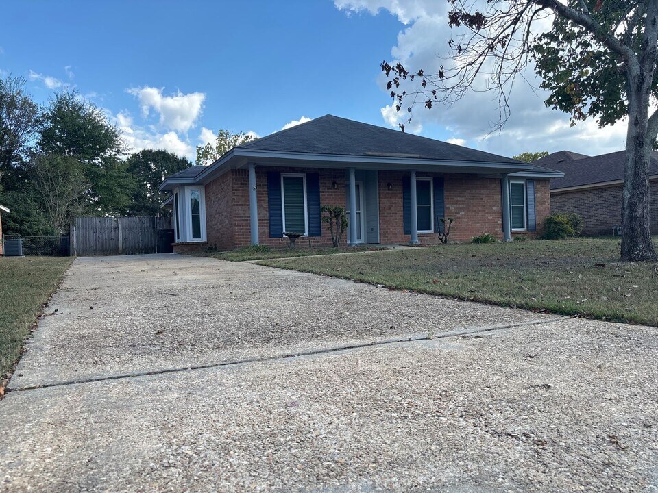 7105 Bentley Ct in Montgomery, AL - Building Photo