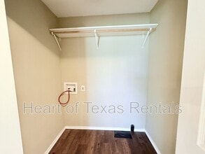 215 Parsons Ln in China Spring, TX - Building Photo - Building Photo