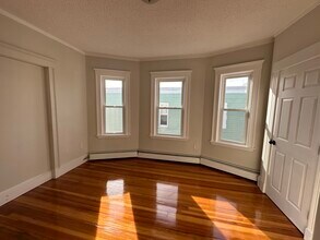 40 Temple St, Unit 1 in Somerville, MA - Building Photo - Building Photo