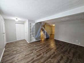 8834 Long Beach Cir in Atlanta, GA - Building Photo - Building Photo