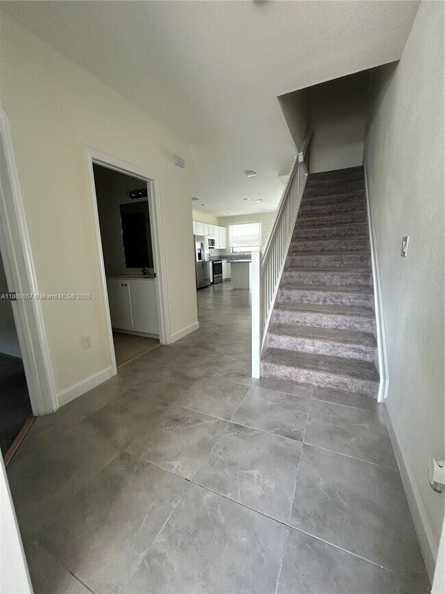 10622 W 33rd Way in Hialeah, FL - Building Photo - Building Photo