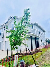 Room in Townhome on Cowbird Path in Pflugerville, TX - Building Photo - Building Photo
