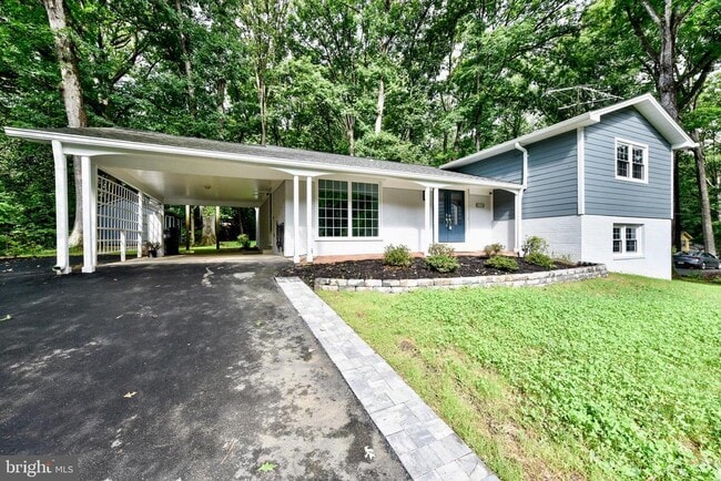 5012 Dodson Dr in Annandale, VA - Building Photo - Building Photo