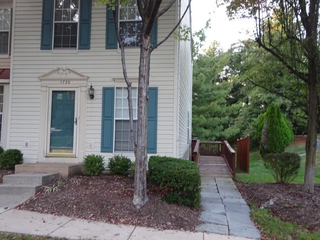 1720 Grover Glen Ct