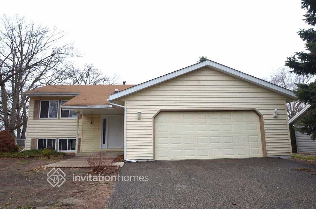 9613 Tyler St NE in Blaine, MN - Building Photo