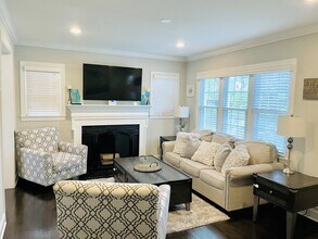 2902 Meadow Ln in Falls Church, VA - Building Photo - Building Photo