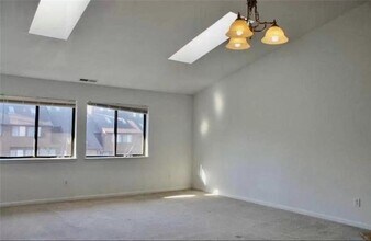 187 Red Cardinal Ct in Poughkeepsie, NY - Building Photo - Building Photo