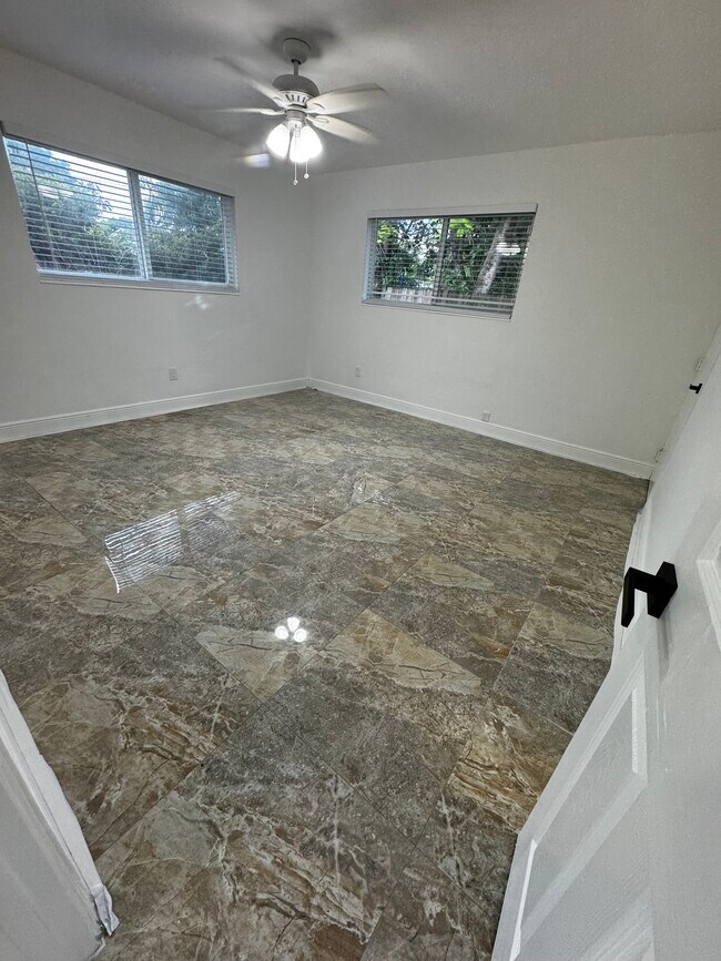 1041 NE 178th Terrace in North Miami Beach, FL - Building Photo - Building Photo