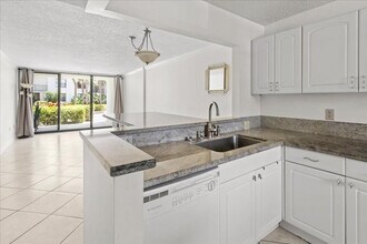 3545 S Ocean Blvd in Palm Beach, FL - Building Photo - Building Photo