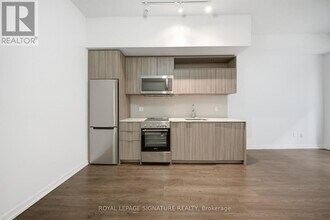 50 Forest Manor Rd in Toronto, ON - Building Photo - Building Photo