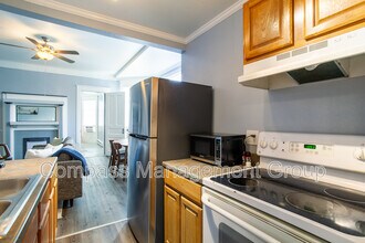 813 Hall of Fame Dr in Knoxville, TN - Foto de edificio - Building Photo