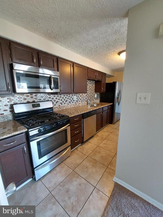 185 Kenwood Dr in Sicklerville, NJ - Building Photo