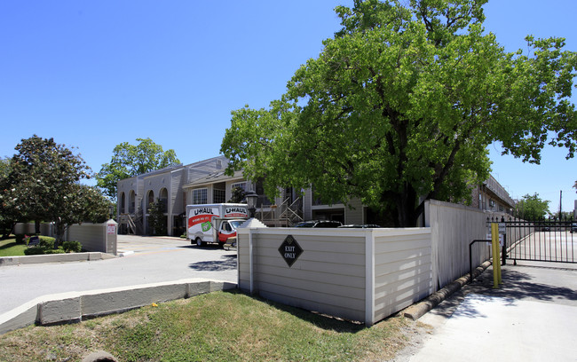 Fountainview Lodge I in Houston, TX - Building Photo - Building Photo