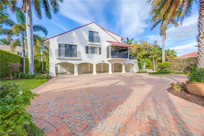 375 8th Ave S in Naples, FL - Foto de edificio - Building Photo