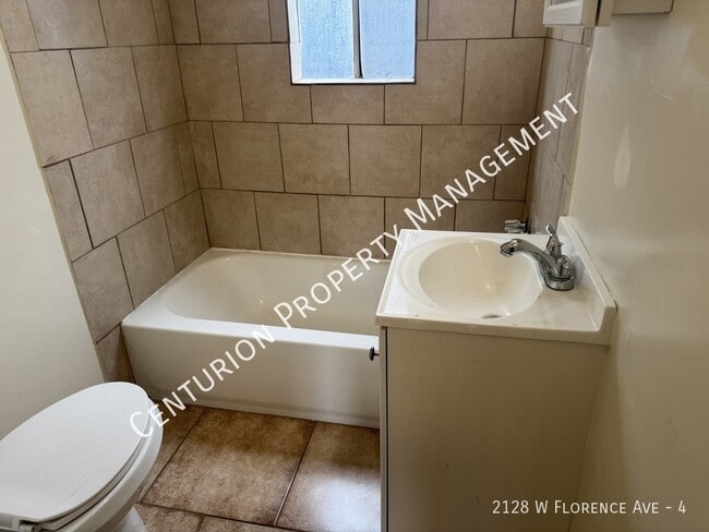 2128 W Florence Ave in Los Angeles, CA - Building Photo - Building Photo