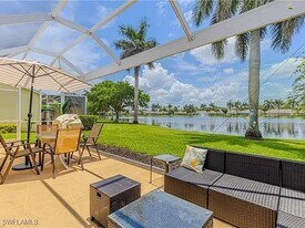 5595 Greenwood Cir in Naples, FL - Building Photo