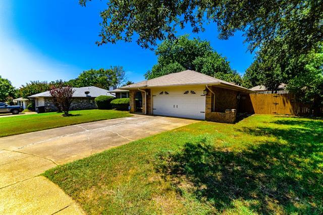 2513 Poppy Ln in Euless, TX - Building Photo - Building Photo