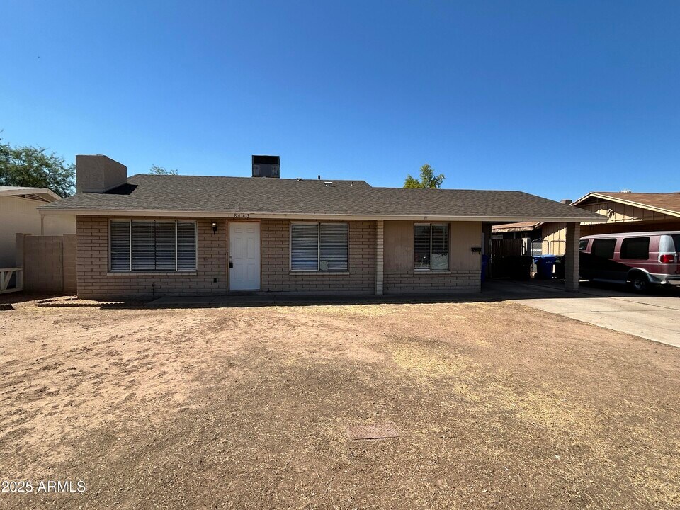 8443 W Glenrosa Ave in Phoenix, AZ - Building Photo