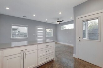 6902 Carver Ave in Austin, TX - Building Photo - Building Photo