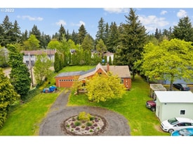 17609 SE Stark St in Portland, OR - Building Photo