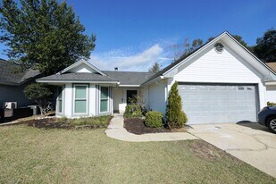 128 Midland Ct in Niceville, FL - Building Photo