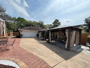 14110 Ella Lee Ln in Houston, TX - Building Photo - Building Photo