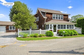 205B Windmill Ln in Southampton, NY - Building Photo - Building Photo