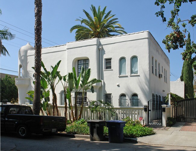 801 N Sweetzer Ave in West Hollywood, CA - Building Photo - Building Photo