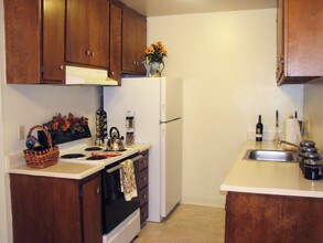 Summerwood Apartments in North Highlands, CA - Building Photo - Building Photo