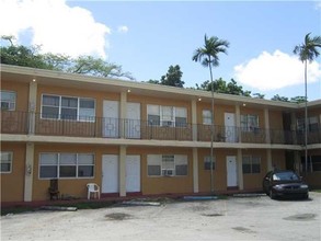 60 NW 76th St in Miami, FL - Building Photo - Building Photo