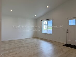 1019 Peach Rd in Winlock, WA - Building Photo - Building Photo