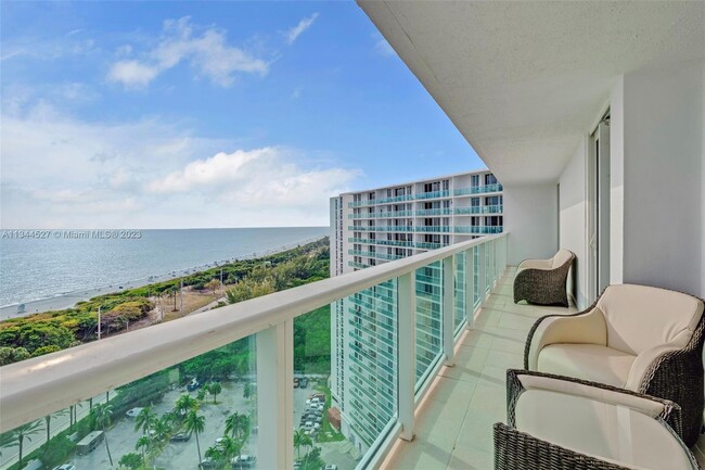 100 Bayview Dr, Unit ph25 in Sunny Isles Beach, FL - Building Photo - Building Photo