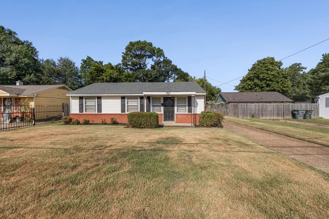 995 Avon Rd in Memphis, TN - Building Photo