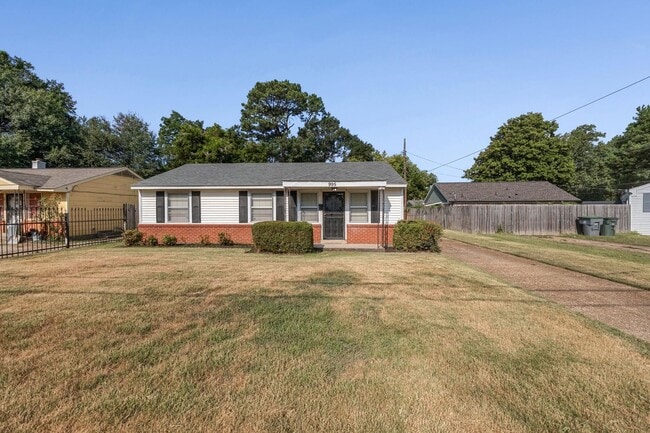 995 Avon Rd